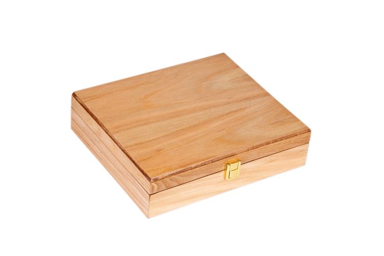 Picture of 2 piece leather set - wooden box