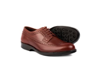 تصویر کفش رسمی مردانه مدل هانوفر بهشتیان از نمای سه‌رخ، طراحی کلاسیک بنددار با چرم طبیعی.