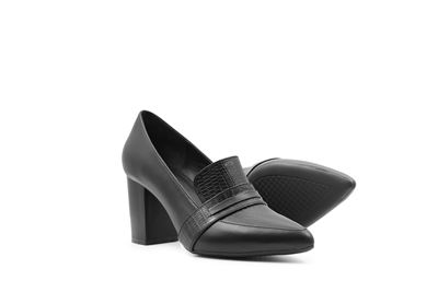 کفش زنانه پاشنه‌دار مدل بهرخ بهشتیان زاویه سه‌رخ با رویه چرم طبیعی و زیره ترمو