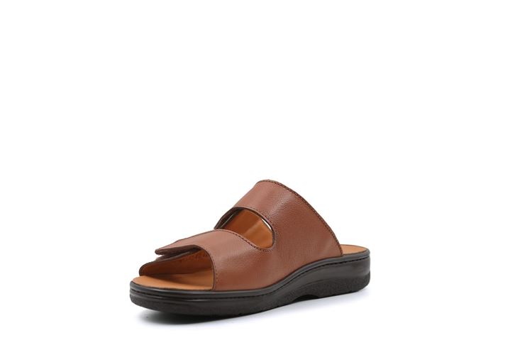 نمای سه رخ  صندل مردانه چرمی نایس با زیره پلی‌اورتان