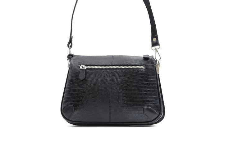 نمای جلوی کیف دوشی زنانه چرم طبیعی بهشتیان کد 1184 با طراحی کلاسیک و زیپ مقاوم