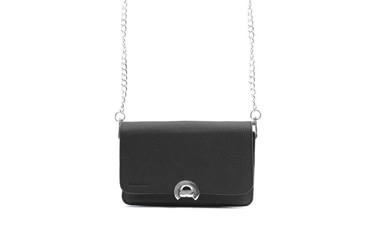 نمای جلوی کیف دوشی چرم طبیعی بهشتیان کد 1189 با قفل فلزی شیک و طراحی کلاسیک