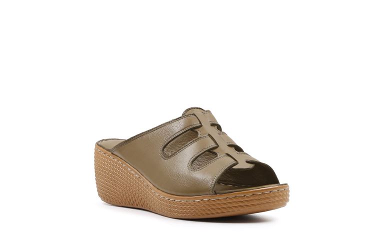 صندل تمام چرم زنانه مدل مژده برند بهشتیان نمای سه رخ – طراحی شیک و چرم طبیعی	