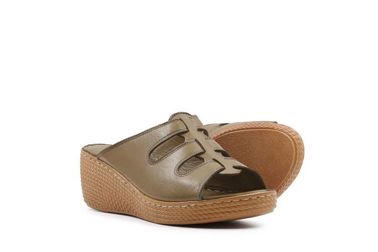 صندل تمام چرم زنانه مدل مژده برند بهشتیان نمای سه رخ – طراحی شیک و چرم طبیعی	