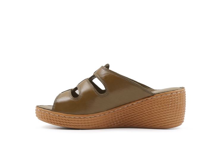 صندل چرمی زنانه مدل مژده برند بهشتیان نمای نیم رخ – راحت و بادوام	