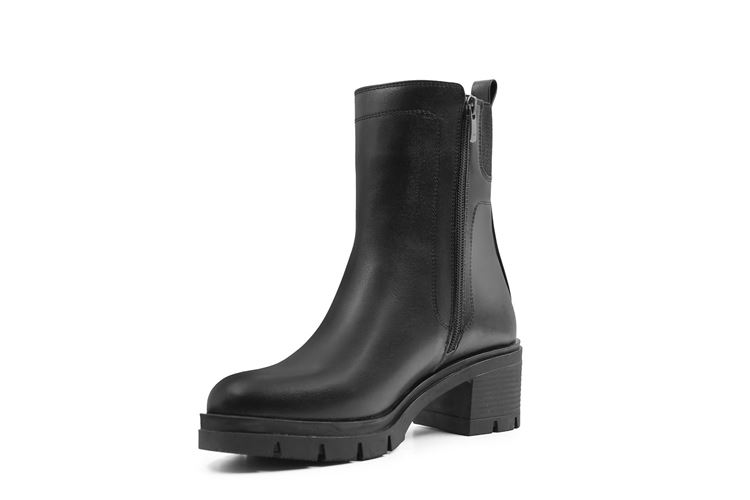 عکس نیم بوت چرم زنانه کد 0018 بهشتیان – نمای سه‌ربع از سمت راست