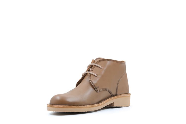 نمای سه رخ ملیکا اشبالت بهشتیان با طراحی کژوال