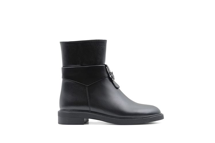 نیم بوت زنانه چرم طبیعی بهشتیان کد 0019 – نمای نیم‌رخ با سگک