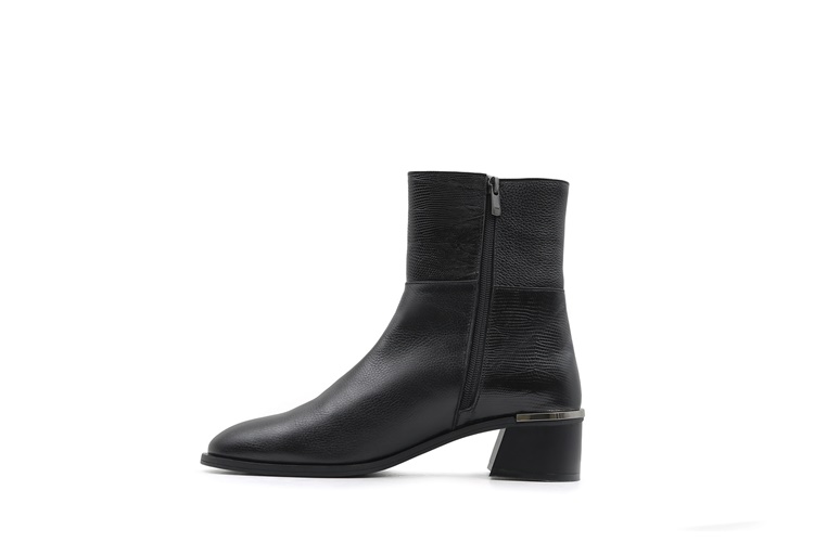 نمای روبه رو نیم بوت پاشنه دار زنانه بهشتیان کد 0021	