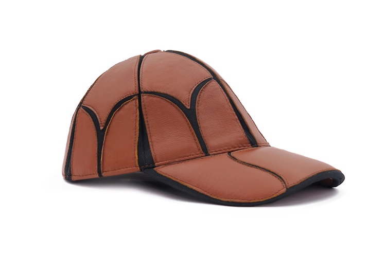 کلاه نقاب‌دار بهشتیان مدل لدورا از نمای سه رخ روی سر	