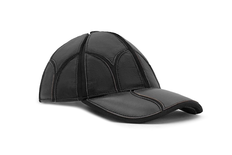 کلاه نقاب‌دار بهشتیان مدل لدورا از نمای سه رخ روی سر	