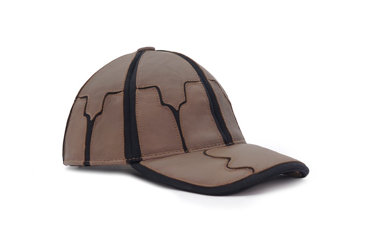 کلاه نقاب‌دار بهشتیان مدل لدورا از نمای سه رخ روی سر	